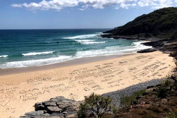 Жители восточной Австралии возмущены надписями, которые оставляют туристы