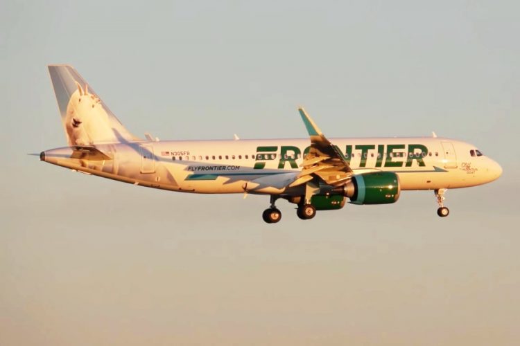 Пилоты Frontier Airlines подали в суд на авиакомпанию за дискриминацию