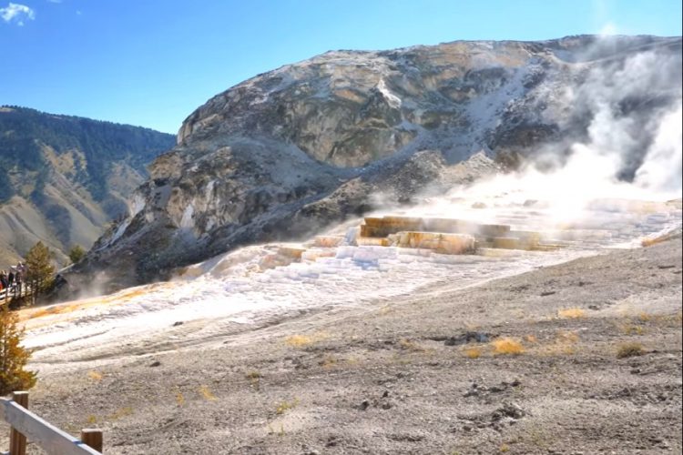 Йеллоустонский национальный парк открывают для снегоходов