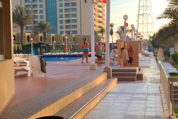 В Шардже начали реконструкцию пляжа