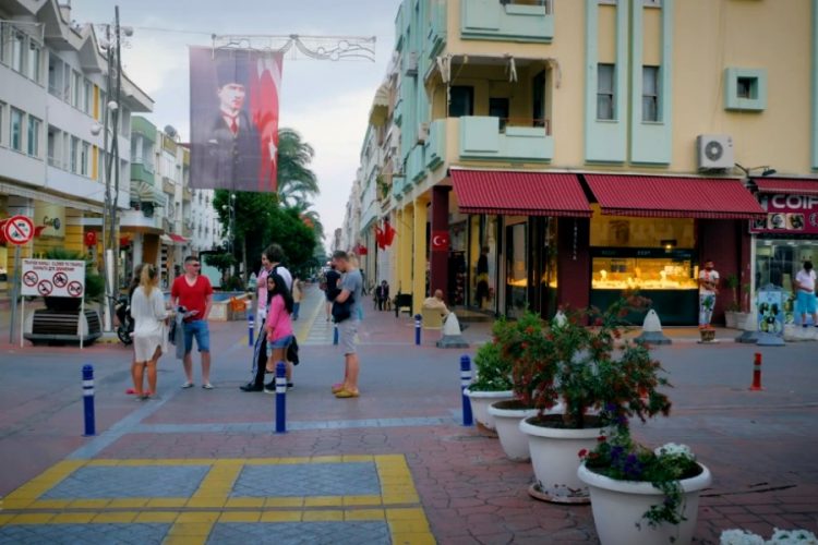 Непогода в Турции помешала планам туристов