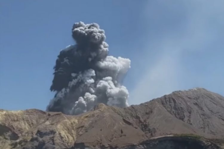 Россиян предупредили об извержении вулкана в Новой Зеландии