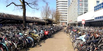 В Амстердаме на 40% снизилось количество туристов