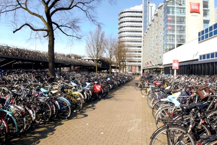 В Амстердаме на 40% снизилось количество туристов