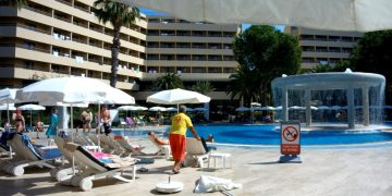 Три члена одной семьи утонули в бассейне Малаги