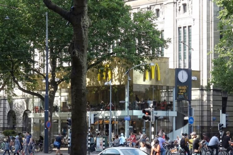 Роттердам закроет точки с фаст-фудом