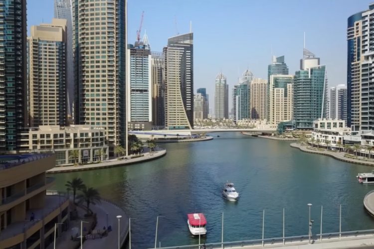 В торговом центре Dubai Marina открыли зимнюю сказку