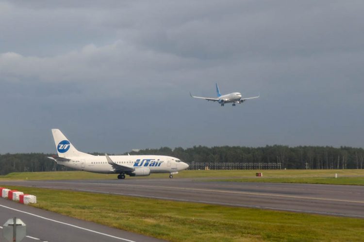 Какое место в самолете выбрать, чтобы не заразиться коронавирусом?