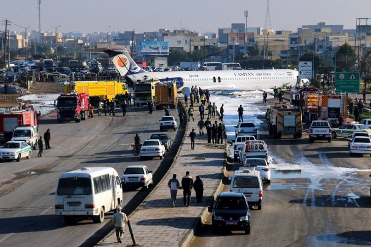 новость 28-01-2020 В Иране пассажирский самолет соскользнул с ВПП