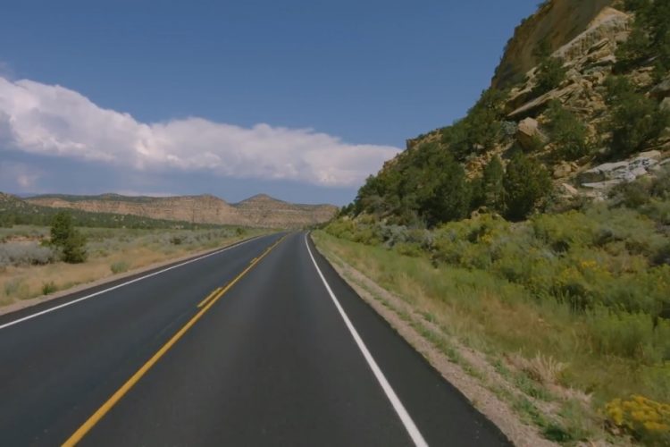 Туристы набросились на водителя из-за соблюдения ПДД