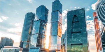 Booking.com заставят работать по закону России