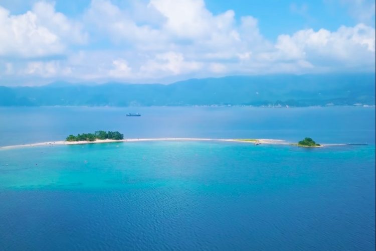 Российский турист организовал уборку вьетнамского острова