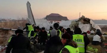 Самолеты Bek Air ремонтировали скотчем