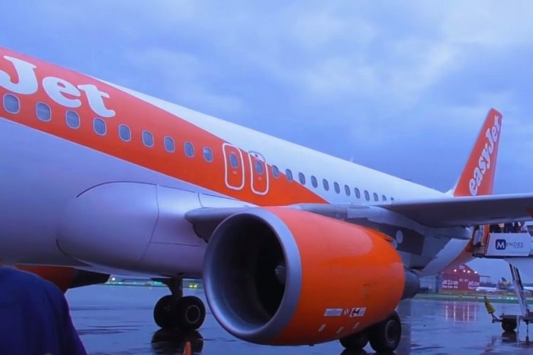 Пассажирку пропустили на рейс по чужому удостоверению личности