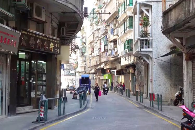 Китайские власти закрыли еще 2 города