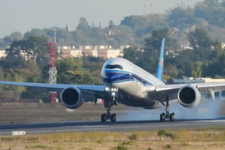 Пассажиров не будут возить в Москву из Уханя