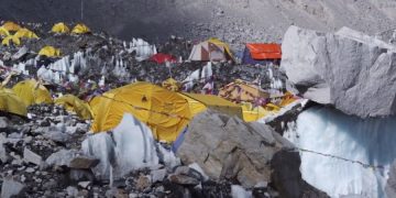 Альпинисты собрались подняться на Эверест без кислорода