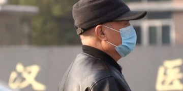 Туристы начали отказываться от туров в Китай