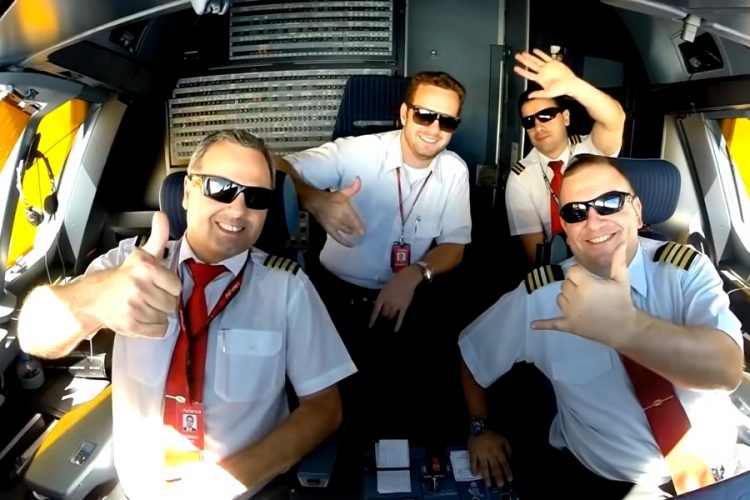 Пилот потерял зрение из-за игр злоумышленника с лазером