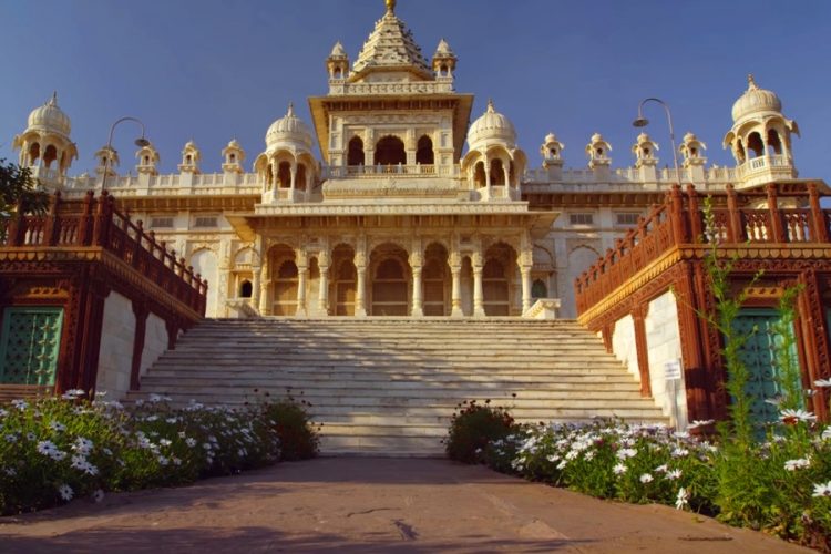 Индия будет платить за осмотр достопримечательностей