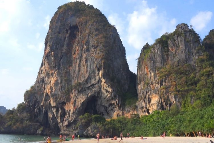 14Китайцы в Таиланд не едут, но отдых не дешевеет