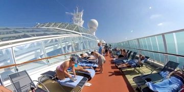 Пассажир выпал за борт корабля и пропал без вести