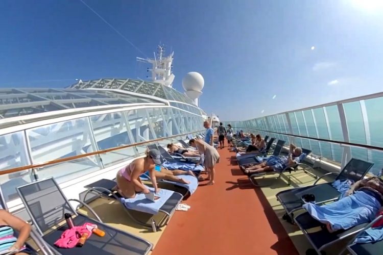 Пассажир выпал за борт корабля и пропал без вести