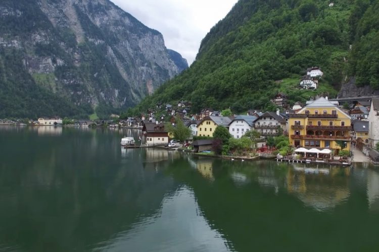 Гальштат вынужден принимать больше туристов, чем Венеция