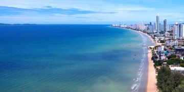 Россиян наказали за секс на пляже в Паттайе