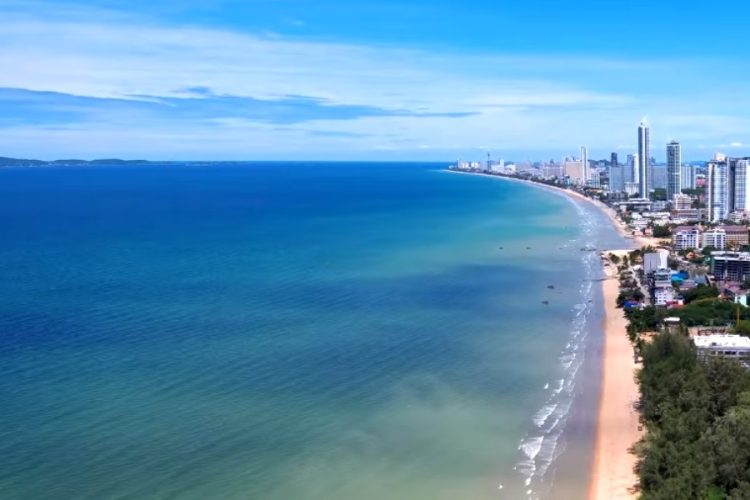 Россиян наказали за секс на пляже в Паттайе