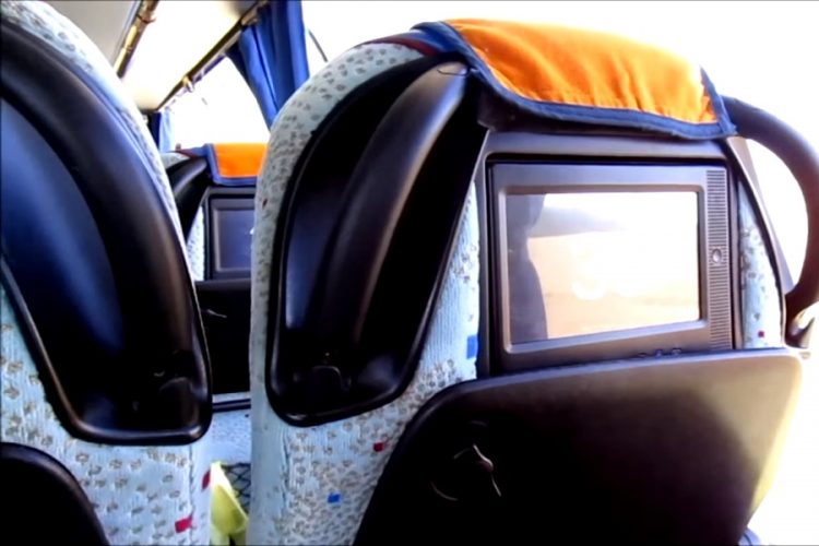 Экстренные службы доставали туриста из багажного отсека автобуса