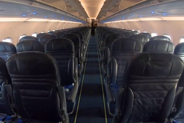 Пассажира арестовали за сексуальные домогательства