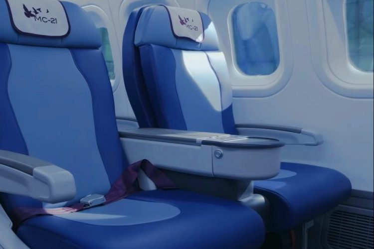 Самолет изменил курс и полетел в зараженный вирусом Ухань