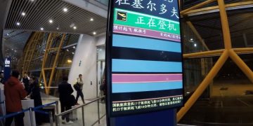 Сотрудник Air China обнародовал информацию о клиентах-звездах и получил наказание