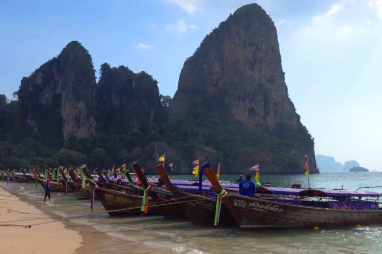 Владельцы отелей в Таиланде учатся работать без китайцев