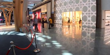 Аэропорт Стамбула запрещает ждать туристов с табличками