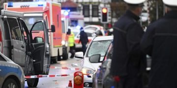 новость 25-02-2020В Германии автомобиль въехал в карнавальный парад