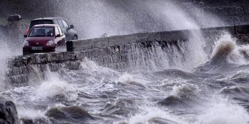новость 10-02-2020 Ураганные ветры и дожди принес шторм Сиара в Великобританию
