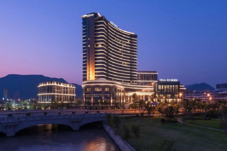 новость 14-02-2020 Бренд Hilton временно закрыл 150 отелей в Китае