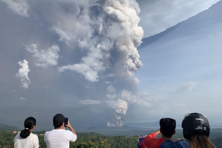 новость 29-02-2020 Из-за извержения Таала Батангас понес большие убытки