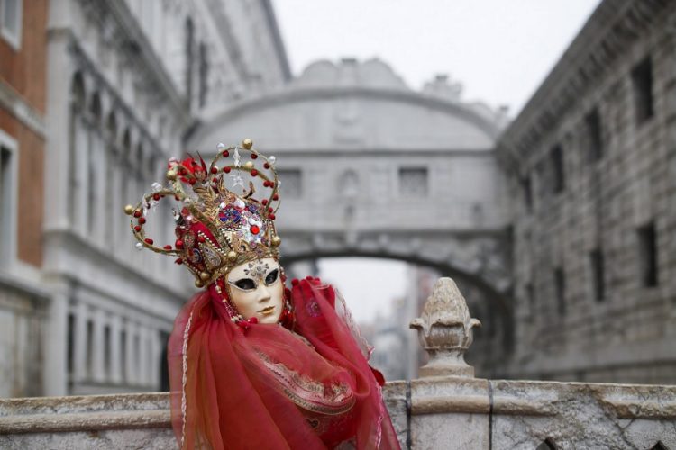 новость 24-02-2020 Венецианский карнавал заканчивается раньше срока