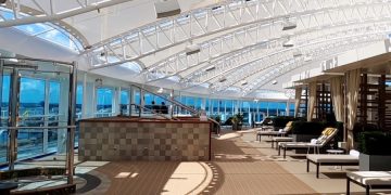 Клиентам Princess Cruises, которые находятся на картине, обещают компенсации