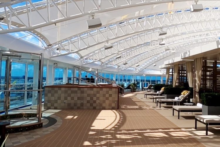 Клиентам Princess Cruises, которые находятся на картине, обещают компенсации