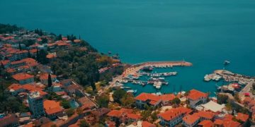 Губернатор Антальи попросил отельеров не снижать цены