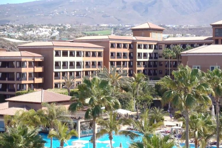 Правомерно ли удерживать туристов в отеле H10 Costa Adeje Palace