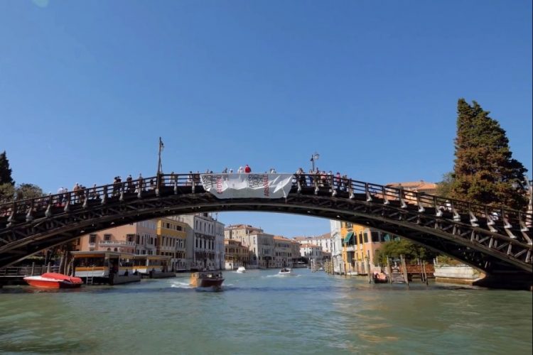 Великобритания выпустила предупреждение по поводу Италии