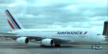 Самолет с россиянами задержали из-за драки пилотов