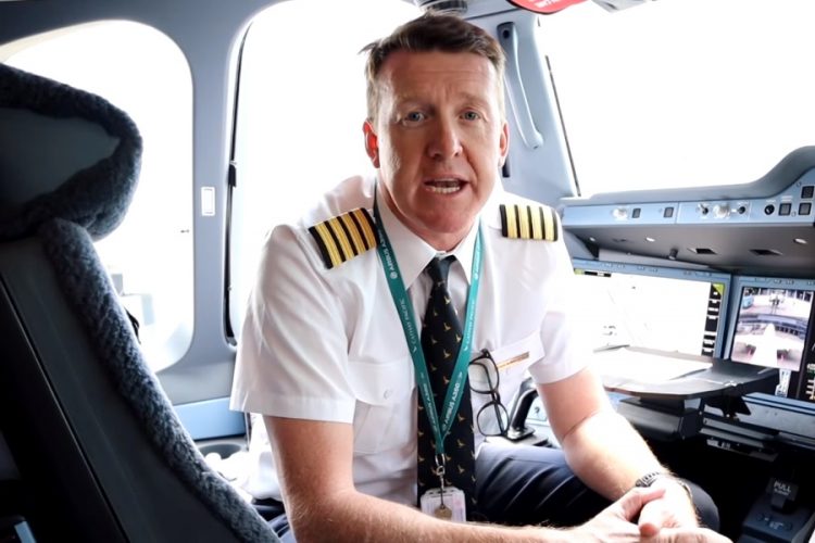 Cathay Pacific отправляет 27 000 сотрудников в неоплачиваемый отпуск из-за коронавируса