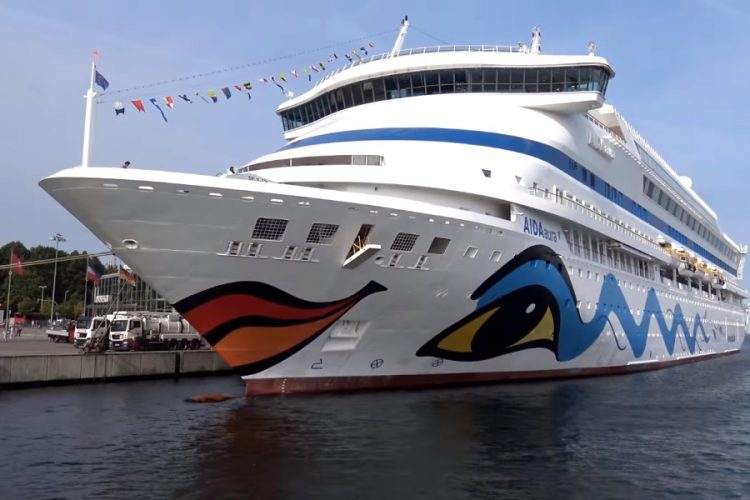 Еще один корабль не пускают в порты из-за коронавируса