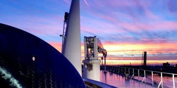 Очередной корабль закончил круиз досрочно из-за коронавируса